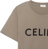CELINE SS22 Kaos Crewneck Logo Print Oversized Coklat Kopi Pria. 2X681671Q-02KC Sizing CELINE SS22 Kaos Crewneck Logo Print Oversized Coklat Kopi Pria. 2X681671Q-02KC