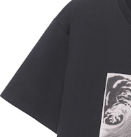 CELINE SS23 Kaos Hitam Wave Print Crewneck Lengan Pendek Santai. 2X45F671Q-38AW Purchase CELINE SS23 Kaos Hitam Wave Print Crewneck Lengan Pendek Santai. 2X45F671Q-38AW