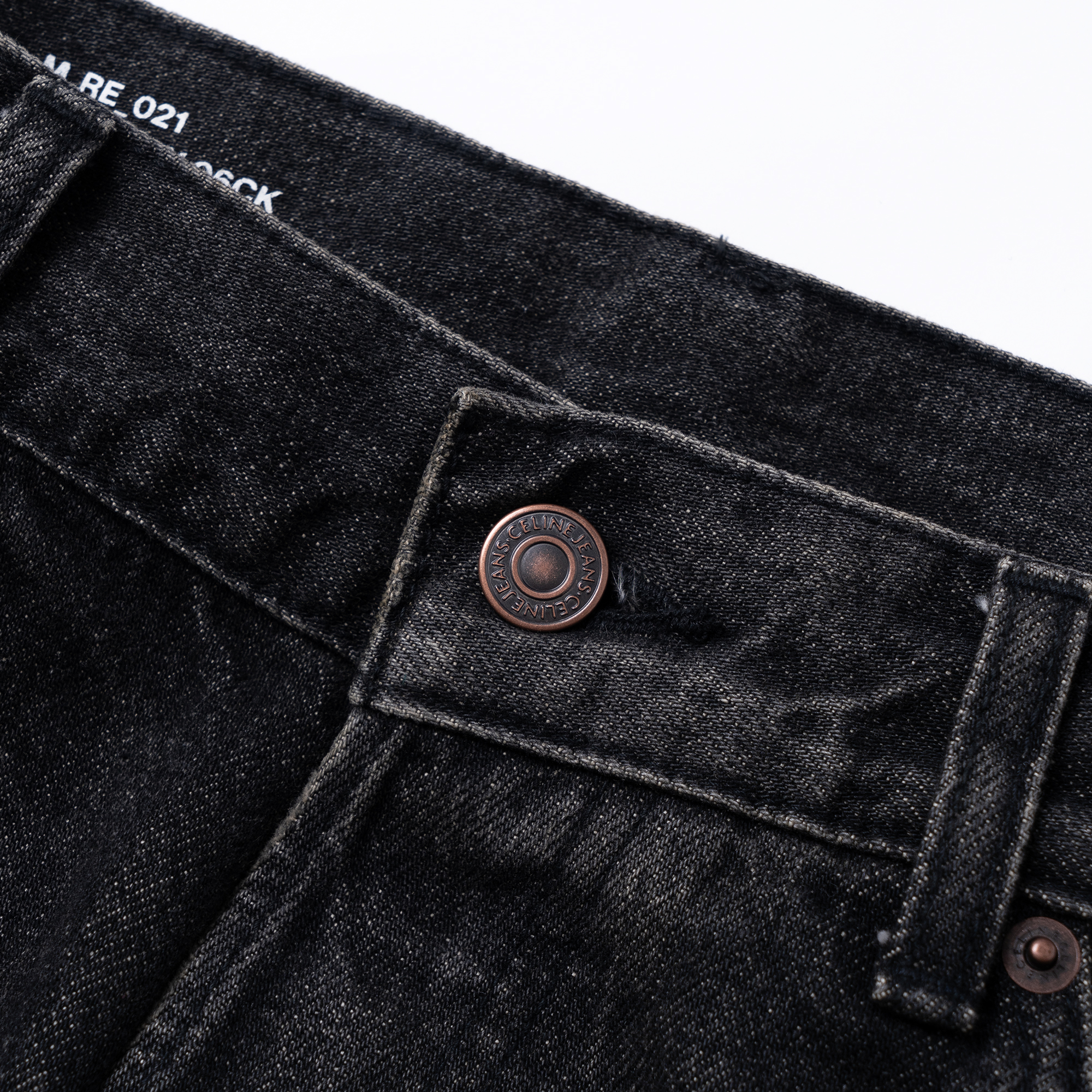 Purchase CELINE SS24 Jeans Negros Tiro Bajo Desgastados con Botones. 2N785247Y-06CK