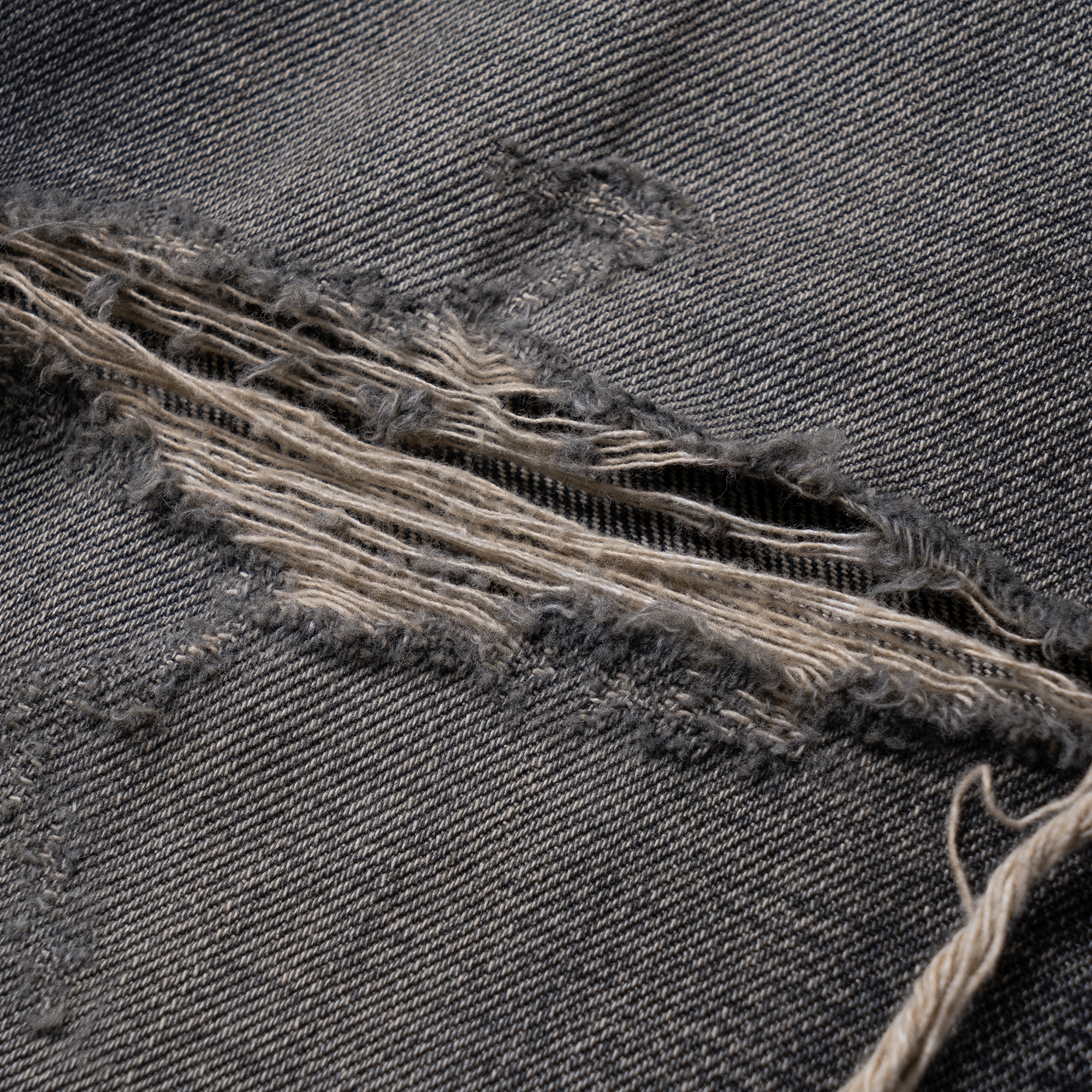 Details for CELINE SS24 Jeans Negros Tiro Bajo Desgastados con Botones. 2N785247Y-06CK