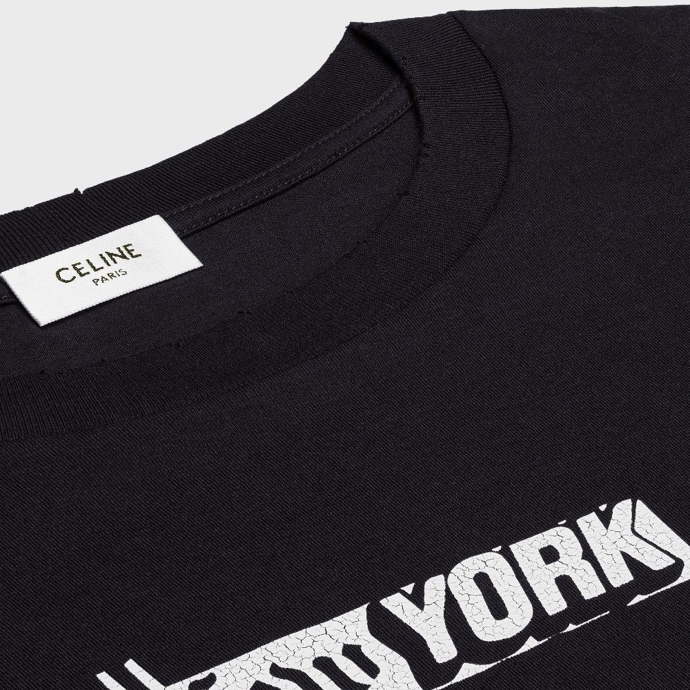 Purchase CELINE SS24 Kaos Hitam Pria Lengan Pendek Cracked Letter Print. 2X73L671Q-38AW