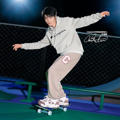 Champion Essentials Valve V3 'Verde Low-Top' U3CFCTM07N1 Details for Champion Essentials Valve V3 'Verde Low-Top' U3CFCTM07N1