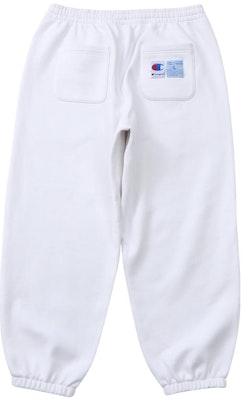 Champion FW22 Celana Jogger Bordir Logo Kecil Mid-Rise Athletic Fit C3-W220 Lookbook Champion FW22 Celana Jogger Bordir Logo Kecil Mid-Rise Athletic Fit C3-W220