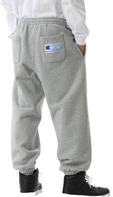 Champion FW22 Celana Jogger Bordir Logo Kecil Mid-Rise Athletic Fit C3-W220 Details for Champion FW22 Celana Jogger Bordir Logo Kecil Mid-Rise Athletic Fit C3-W220