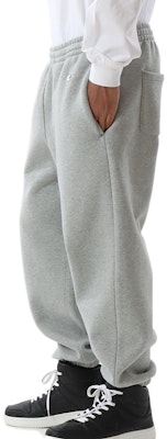 Champion FW22 Celana Jogger Bordir Logo Kecil Mid-Rise Athletic Fit C3-W220 Sizing Champion FW22 Celana Jogger Bordir Logo Kecil Mid-Rise Athletic Fit C3-W220