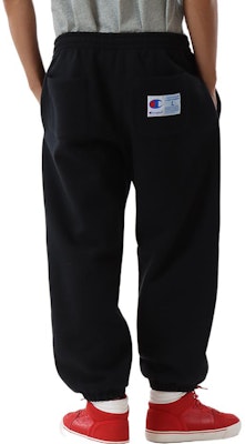 Champion FW22 Celana Jogger Bordir Logo Kecil Mid-Rise Athletic Fit C3-W220 2