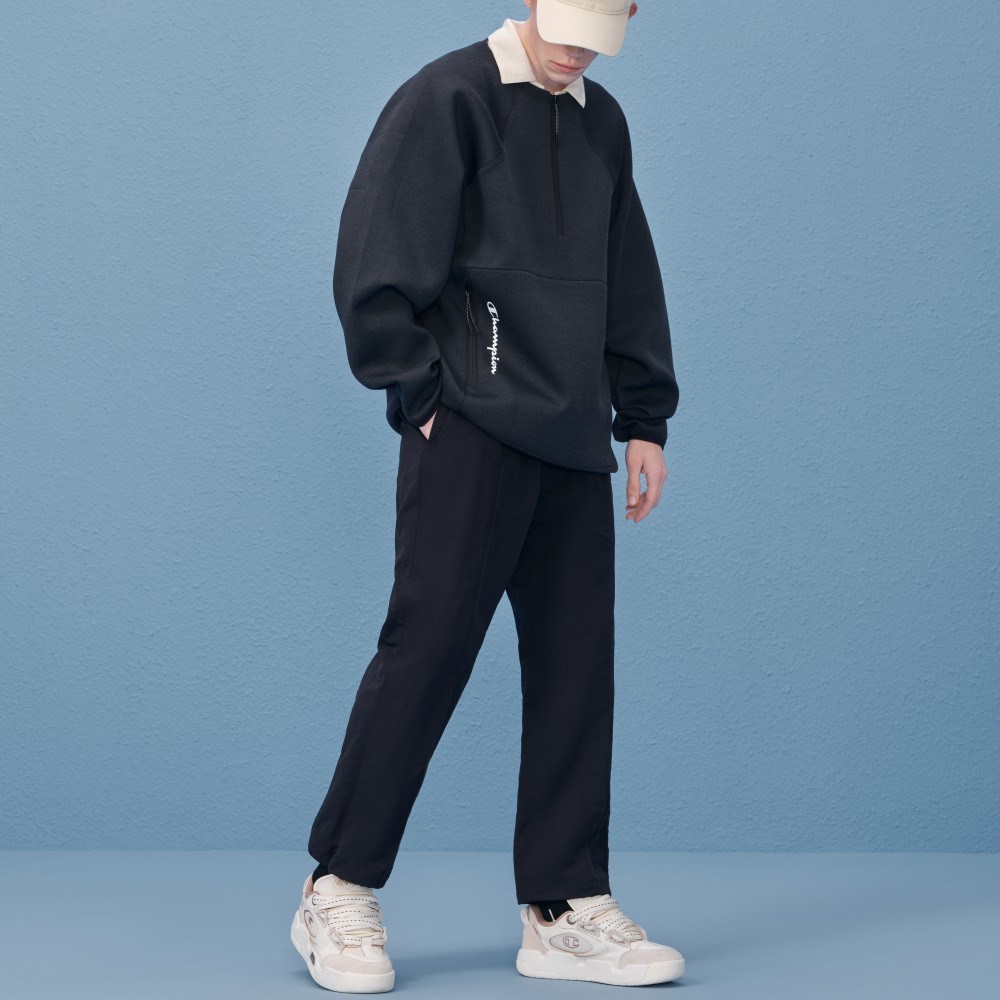 Shop Champion FW22 黑色版半拉链宽松圆领卫衣 男女同款 日本限定款。 C2-W006