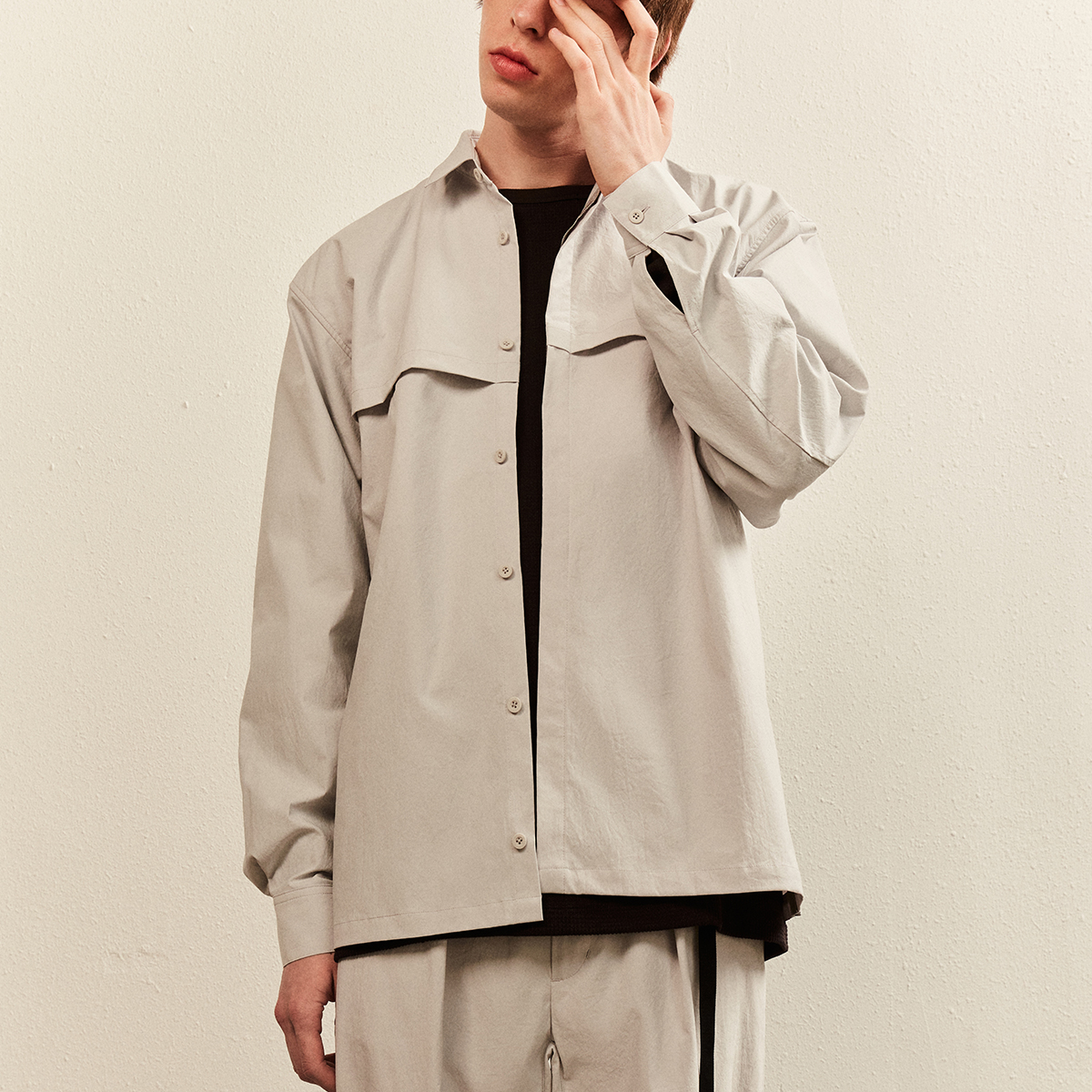 Details for Champion SS22 黑色版寬鬆休閒純色長袖襯衫 男女款 日本版式。 C3-V416