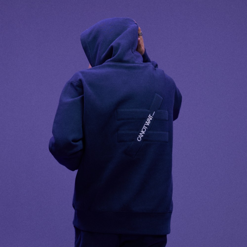 Shop Champion x CANOTWAIT_ FW22 Script Logo Pullover Crewneck Sweatshirt Unisex UU-WSW01