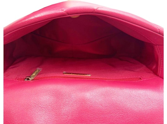 샤넬 19 숄더백 스몰 푸시아 Lookbook 샤넬 19 숄더백 스몰 푸시아