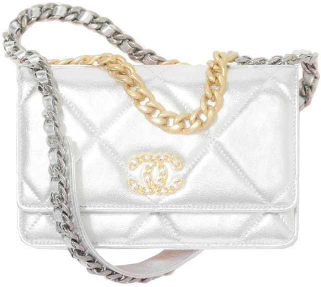 chanel-19-wallet-on-chain-metallic