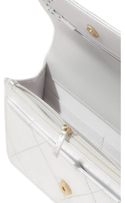 Dompet Rantai Chanel 19 Metalik Lookbook Dompet Rantai Chanel 19 Metalik