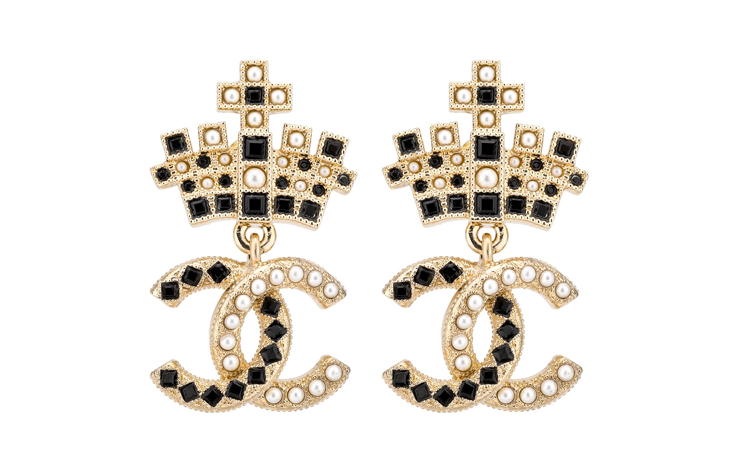 CHANEL 21 Crafts Black White Checkered Crown Earrings Gold AB6559-B06135-ND170