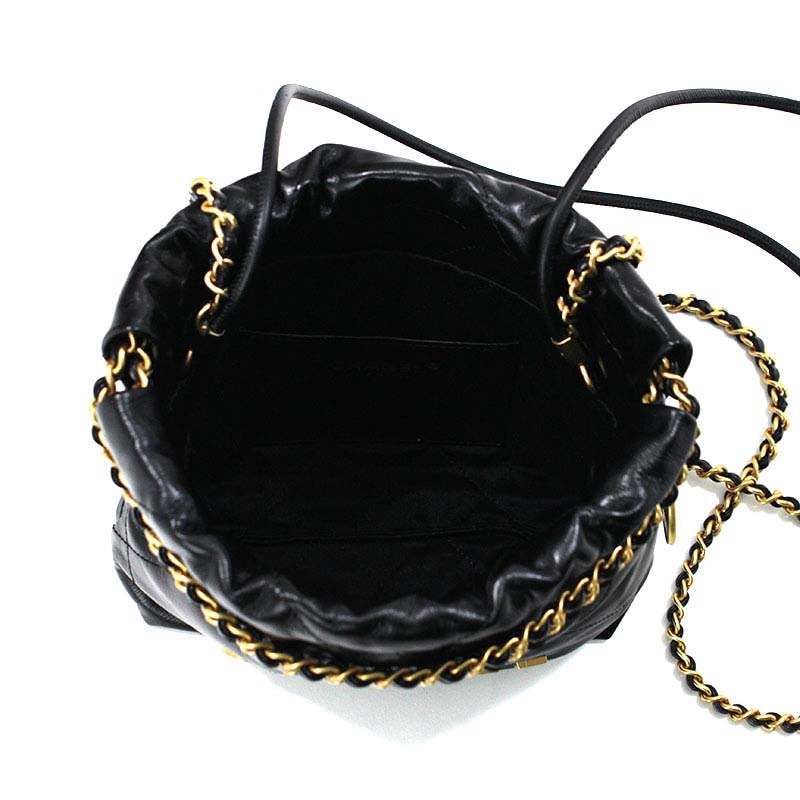 Lookbook 香奈儿22迷你手袋 23S亮泽小牛皮黑色