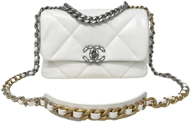 香奈兒22S小羊皮19號翻蓋包小型白色斜挎包。 Order 香奈兒22S小羊皮19號翻蓋包小型白色斜挎包。