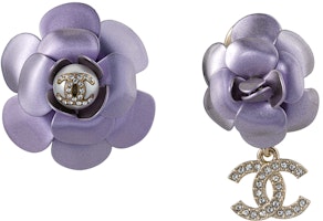 CHANEL 23C Purple Camellia Brooch Unisex Set - Spring Summer Collection. ABA039-B09961-NL923 CHANEL 23C Purple Camellia Brooch Unisex Set - Spring Summer Collection. ABA039-B09961-NL923