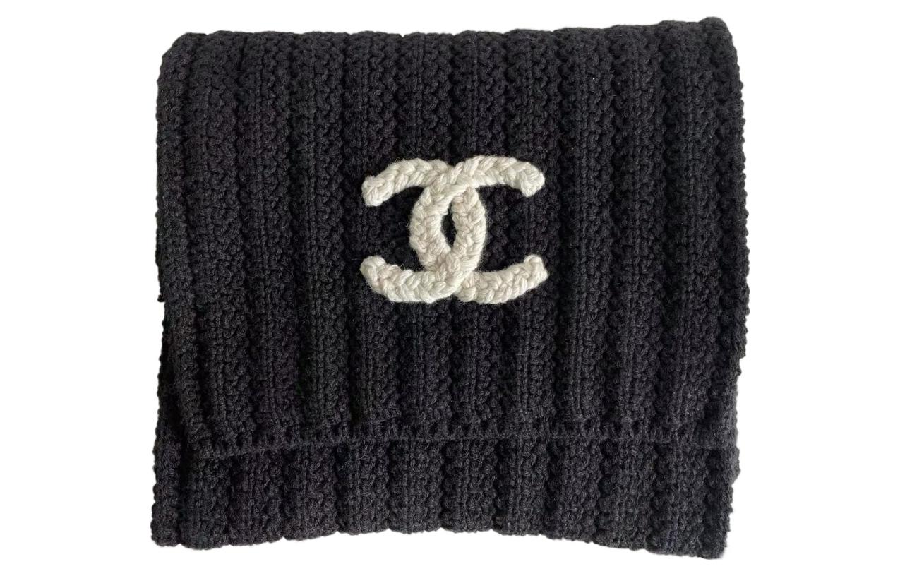 CHANEL 23K Knit Braided Double C Scarf Unisex Black Couple Edition. AA9340-B13722-94305