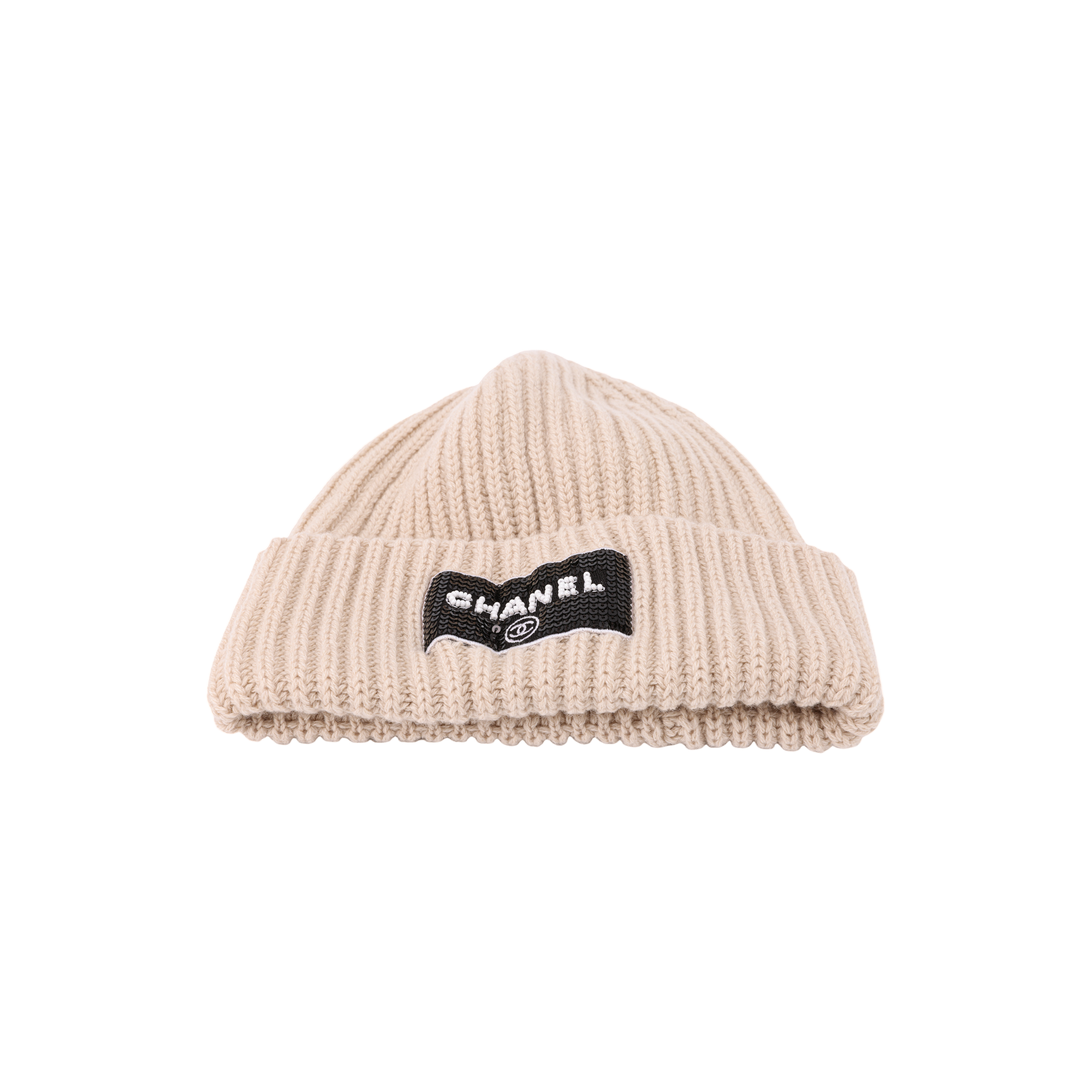 Shop CHANEL 23K Beanie Rajut Wool Unisex Beige dengan Huruf Payet. AA0553-B13724-NS257