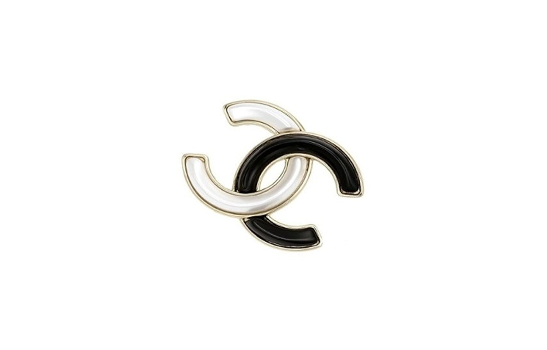 CHANEL Black and White Panda Double C Logo Metal Brooch Unisex Couples White. AB9974-B09941-NL858