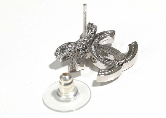 Chanel Bow Tie CC Logo Earrings Silver (ABA922) Order Chanel Bow Tie CC Logo Earrings Silver (ABA922)