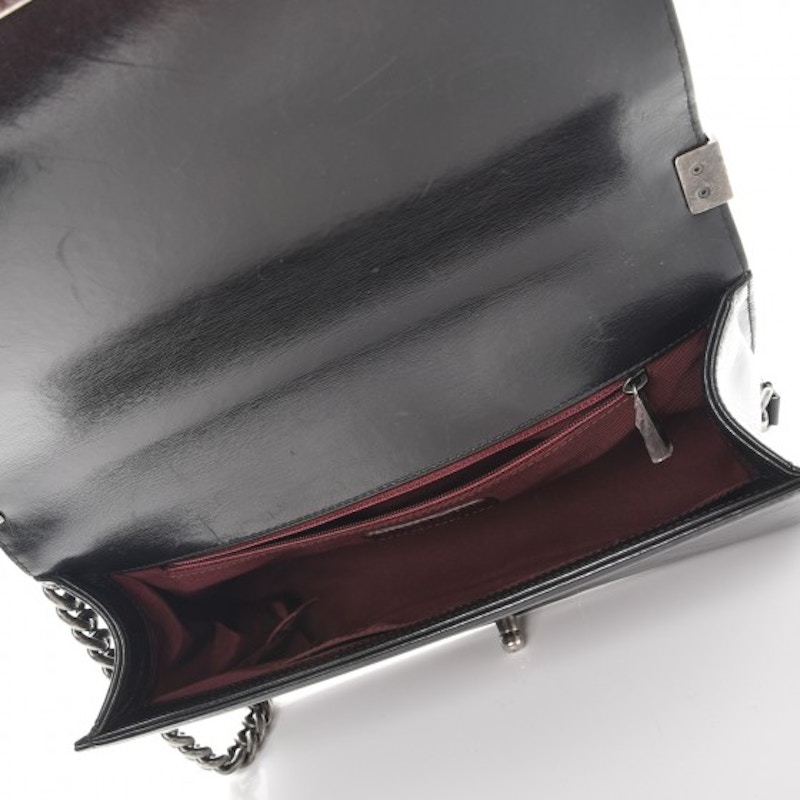 Lookbook Chanel Boy Rantai Quilted Diamond Glazed Medium Baru Hitam