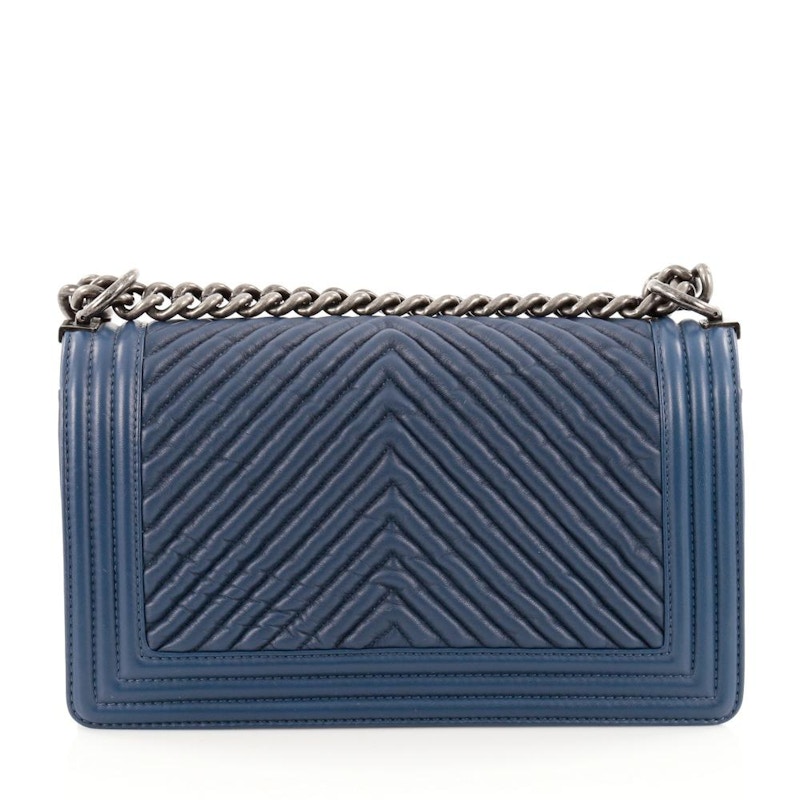 Order 香奈儿男孩系列绗缝V纹皱褶中号海军蓝手袋