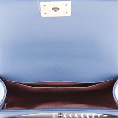 샤넬 보이백 미듐 네이비 쉐브론 퀼팅 빈티지
Lookbook 샤넬 보이백 미듐 네이비 쉐브론 퀼팅 빈티지