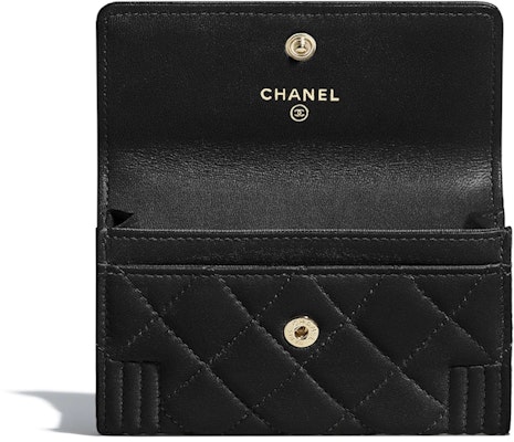 샤넬 보이 플랩 카드지갑 (퀼팅 램스킨, 블랙)
Lookbook 샤넬 보이 플랩 카드지갑 (퀼팅 램스킨, 블랙)