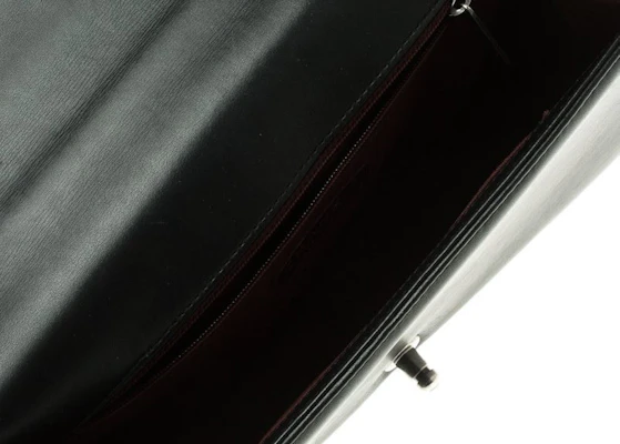 香奈兒男孩系列V型紋新款中號黑色包包 Lookbook 香奈兒男孩系列V型紋新款中號黑色包包