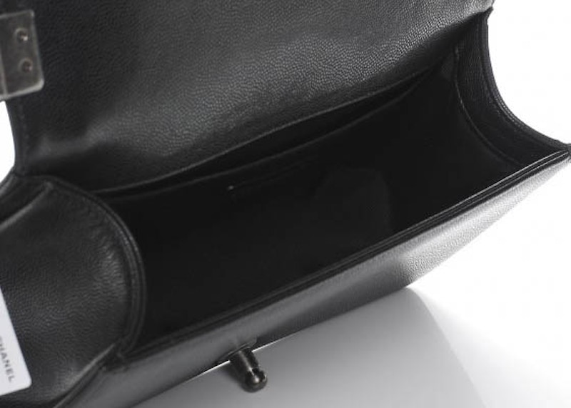 Lookbook 香奈兒男孩菱格紋中號黑色翻蓋包