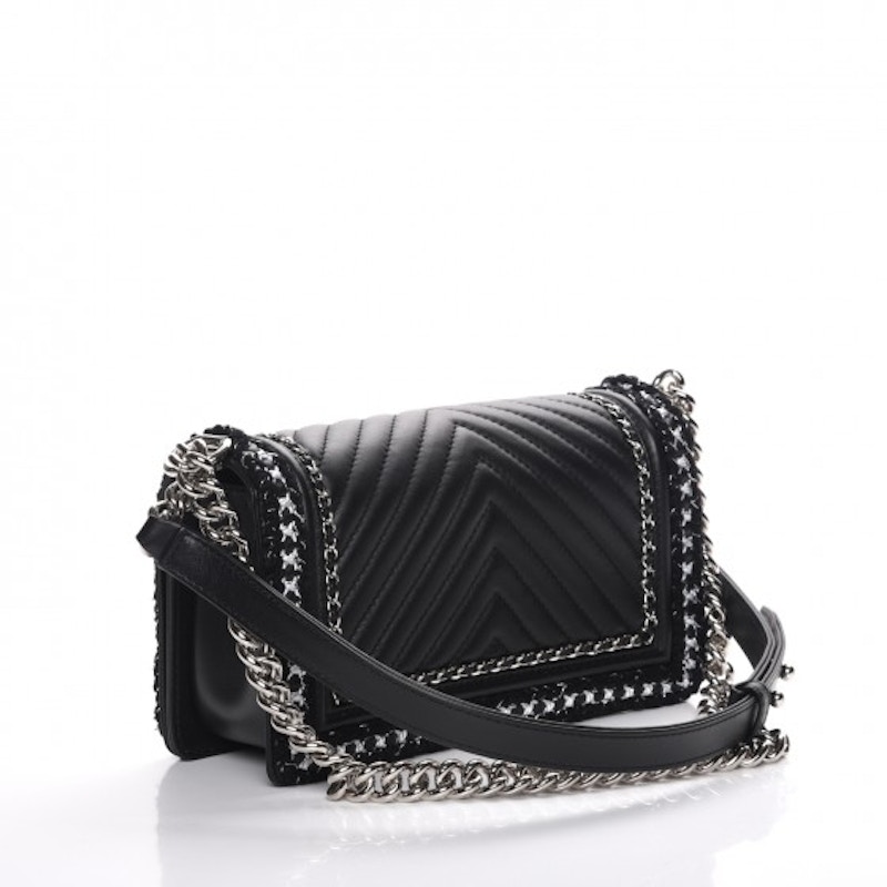 Order 香奈儿男孩中号黑色银色五金人字纹翻盖包