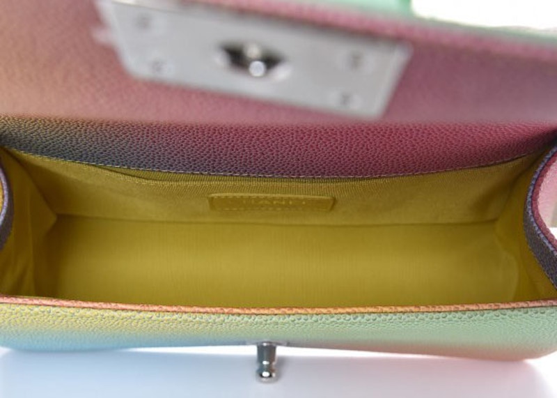 Lookbook 香奈兒男孩款古巴絎縫中號彩虹翻蓋包