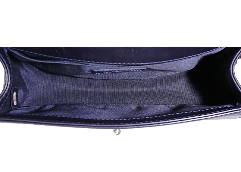 Lookbook シャネル ボーイ フラップ パリ・ザルツブルグ キルティング ミディアム ネイビーブルー