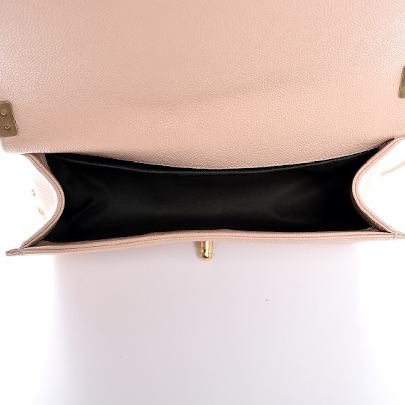 Lookbook シャネル ボーイ フラップ キルテッド ダイヤモンド キャビア ミディアム ライトベージュ/グリーン