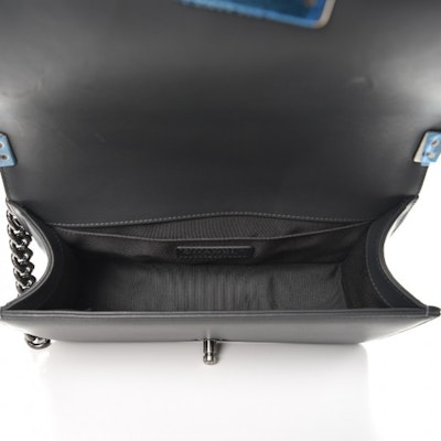 Chanel Boy Flap Quilted Diamond Medium Abu-abu Gelap Lookbook Chanel Boy Flap Quilted Diamond Medium Abu-abu Gelap