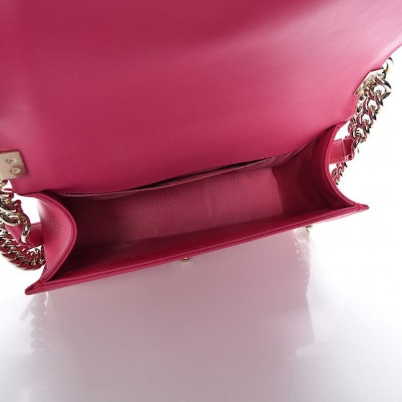 Lookbook Chanel Boy Flap Acolchado Diamante Mediano Rosa