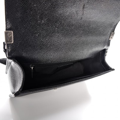 샤넬 보이 플랩 미듐 캐비어 블랙 (Chanel Boy Flap M 캐비어 블랙)
Lookbook 샤넬 보이 플랩 미듐 캐비어 블랙 (Chanel Boy Flap M 캐비어 블랙)