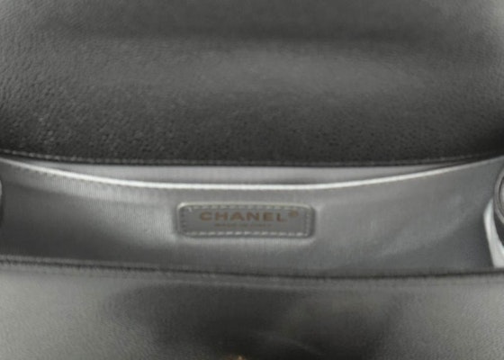 샤넬 보이 플랩 퀼팅 미듐 블랙 (Chanel Boy Flap Quilting Medium Black)
Lookbook 샤넬 보이 플랩 퀼팅 미듐 블랙 (Chanel Boy Flap Quilting Medium Black)