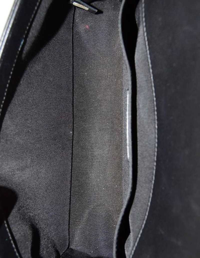 Lookbook 샤넬 보이 플랩 미듐 블랙 (램스킨, 골드)
