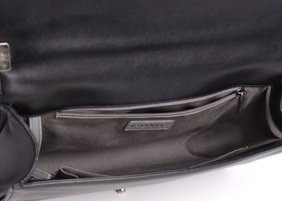 샤넬 보이 플랩 램스킨 라지 블랙 (Chanel Boy Flap Lambskin Large Black)
Lookbook 샤넬 보이 플랩 램스킨 라지 블랙 (Chanel Boy Flap Lambskin Large Black)