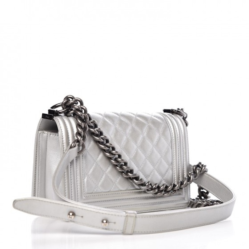 Order Chanel Boy Flap Quilted Metallic Calfskin Ruthenium Kecil Perak