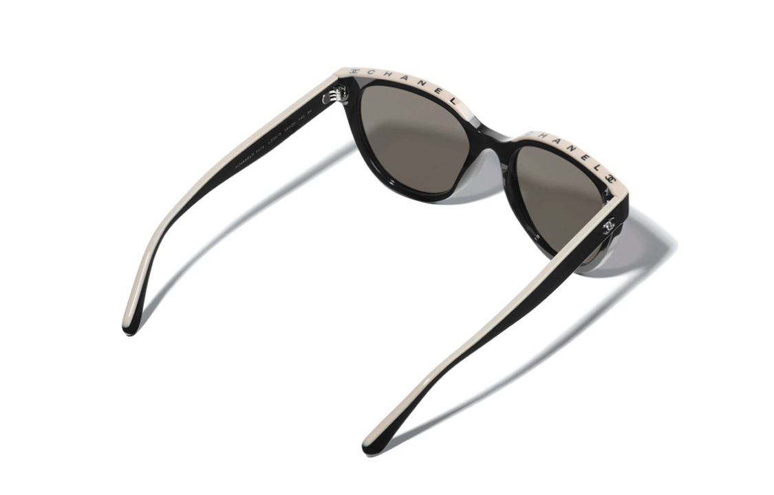 Shop Gafas de Sol Negras CHANEL Butterfly Unisex con Detalle de Logo CH5414A-C534/3