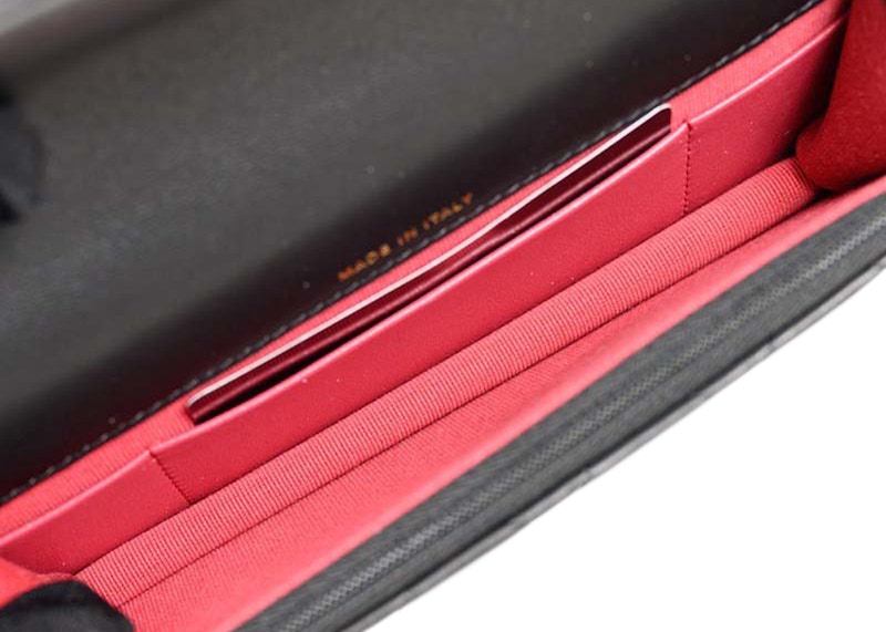 Lookbook Chanel Tas HP Camellia Gesper Rantai Logo CC Emas Selempang Hitam (AP3298-B10702-94305)