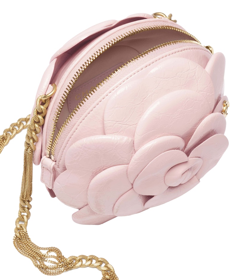 Lookbook Chanel Camellia Tas Malam 23K Kulit Anak Sapi Bersinar Merah Muda Muda