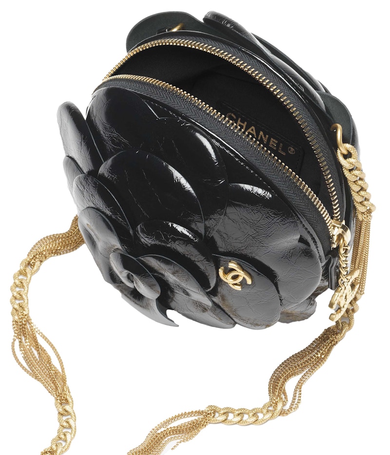 Lookbook Chanel Tas Malam Camellia 23K Kulit Anak Sapi Hitam Mengkilap