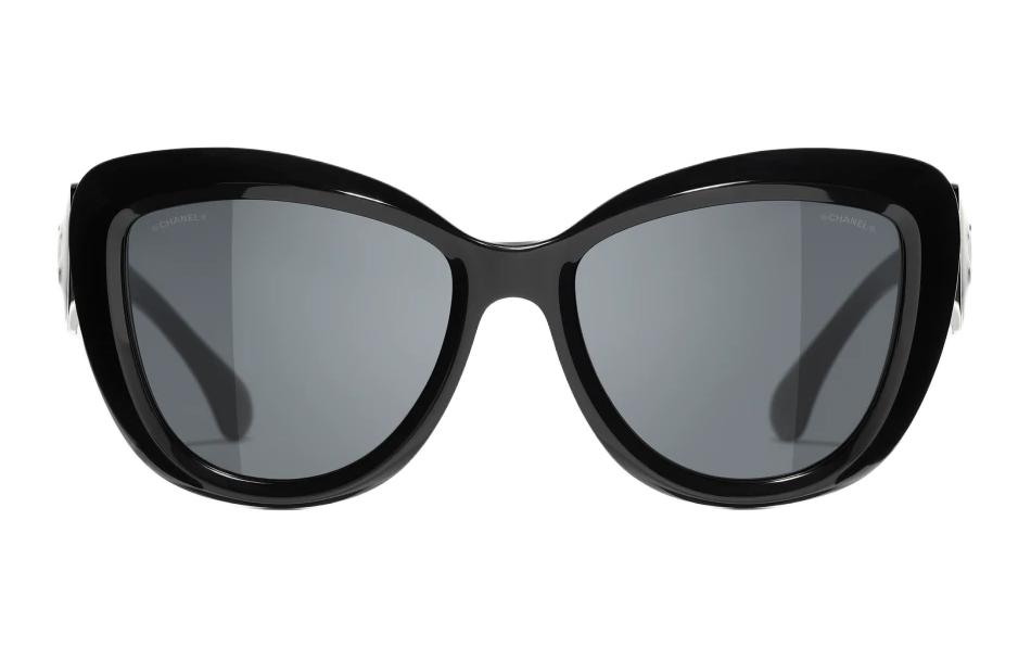 Lookbook Kacamata CHANEL Cat-Eye Unisex Hitam Frame Asetat dengan Logo Detail CH5517-C501