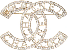 CHANEL CC Logo Gold Brooch with Pearl Lettering Unisex Couple Style. AB4879-B04130-N8975 CHANEL CC Logo Gold Brooch with Pearl Lettering Unisex Couple Style. AB4879-B04130-N8975