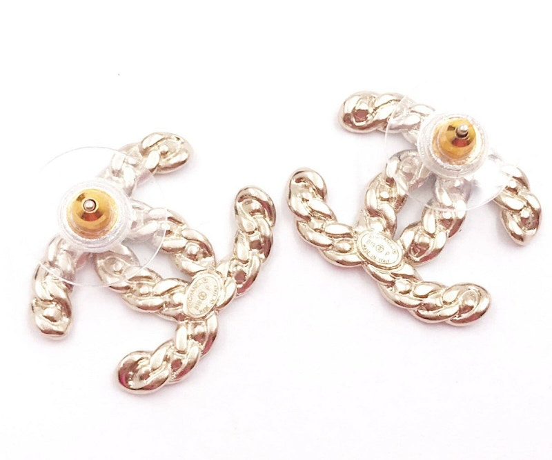 Order Anting Chanel Classic CC Turnlock Kristal Emas/Perak