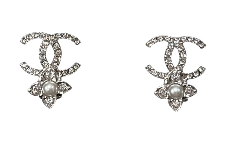 Chanel Classic Double C Clover Pearl Rhinestone Earrings Silver. AB8106-B07811-NH426