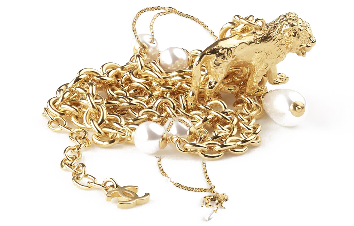 CHANEL Classic Double C Lion Pearl Pendant Long Necklace Gold. AB8769-B08713-NJ356 圖 4